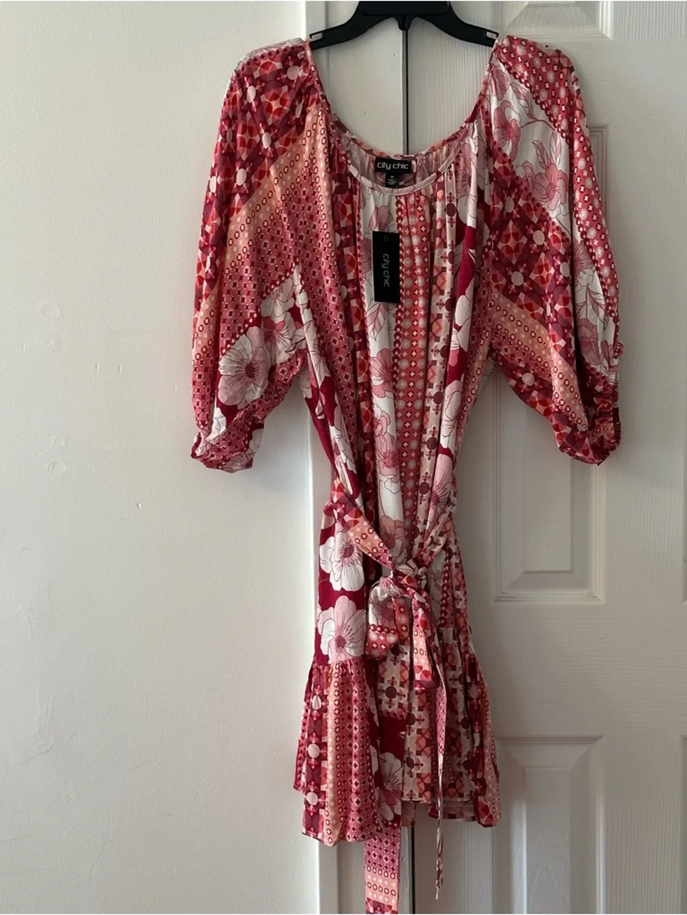 City Chic Patchwork Floral Viscose Cosmo Print Dress, Plus Size, Flowy Mini, New - Picture 3 of 13